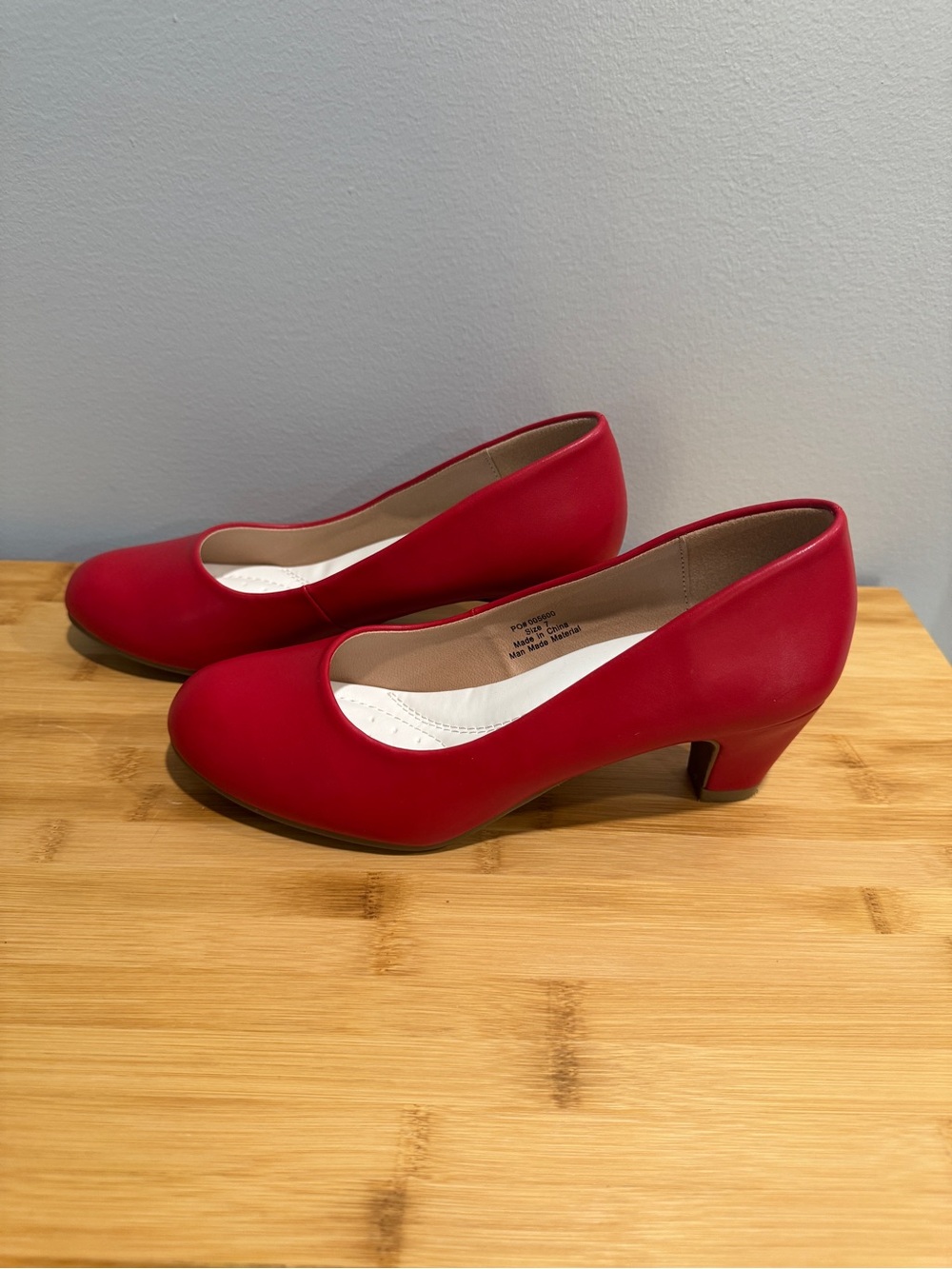 Classic Pump Red - Picture 3 of 7
